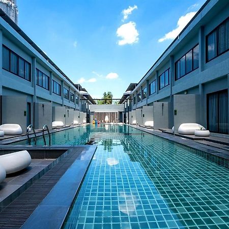 S Ratchada Leisure Hotel - Sha Plus Banguecoque Exterior foto The swimming pool at the hotel