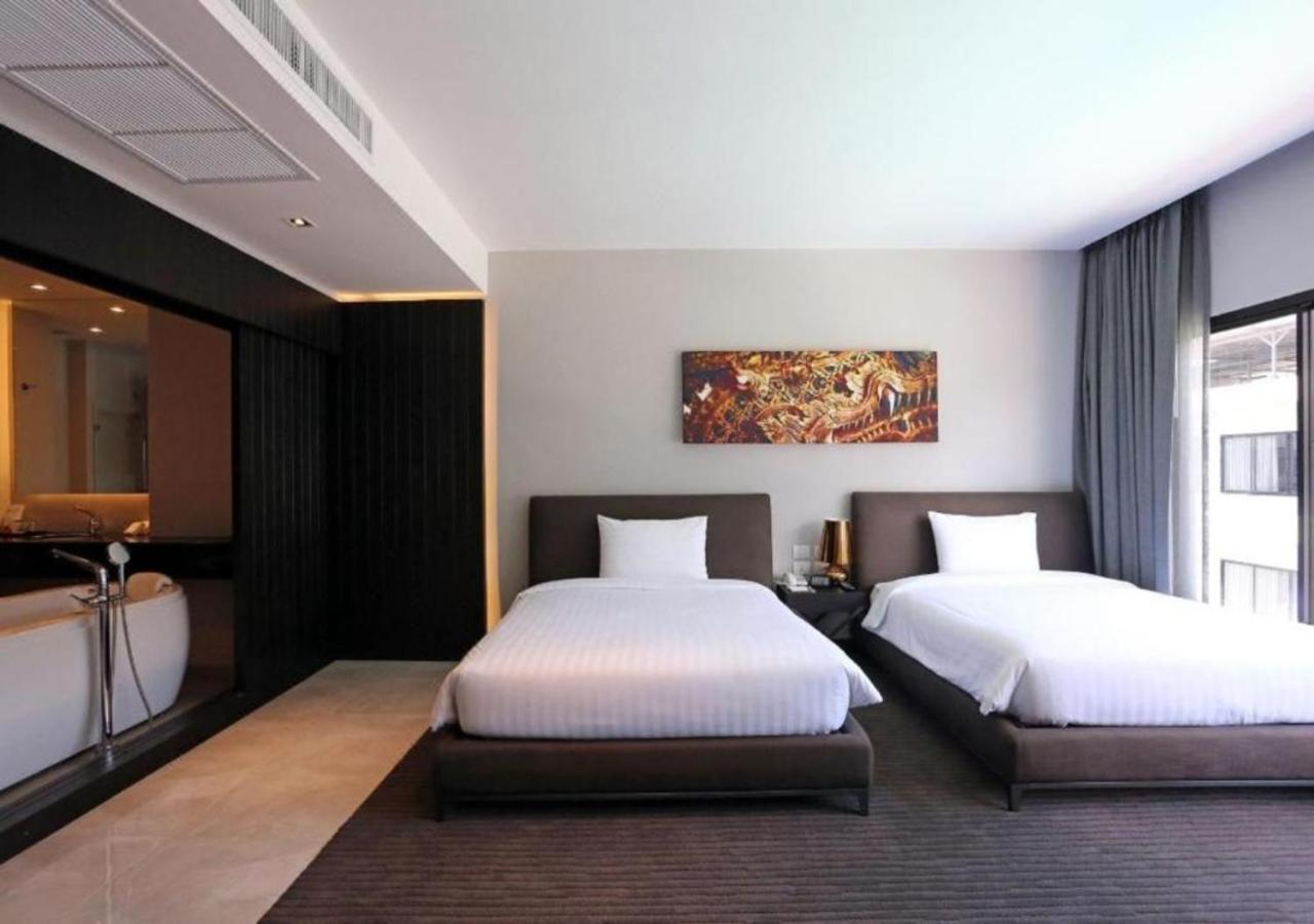 S Ratchada Leisure Hotel - Sha Plus Banguecoque Exterior foto Deluxe Room