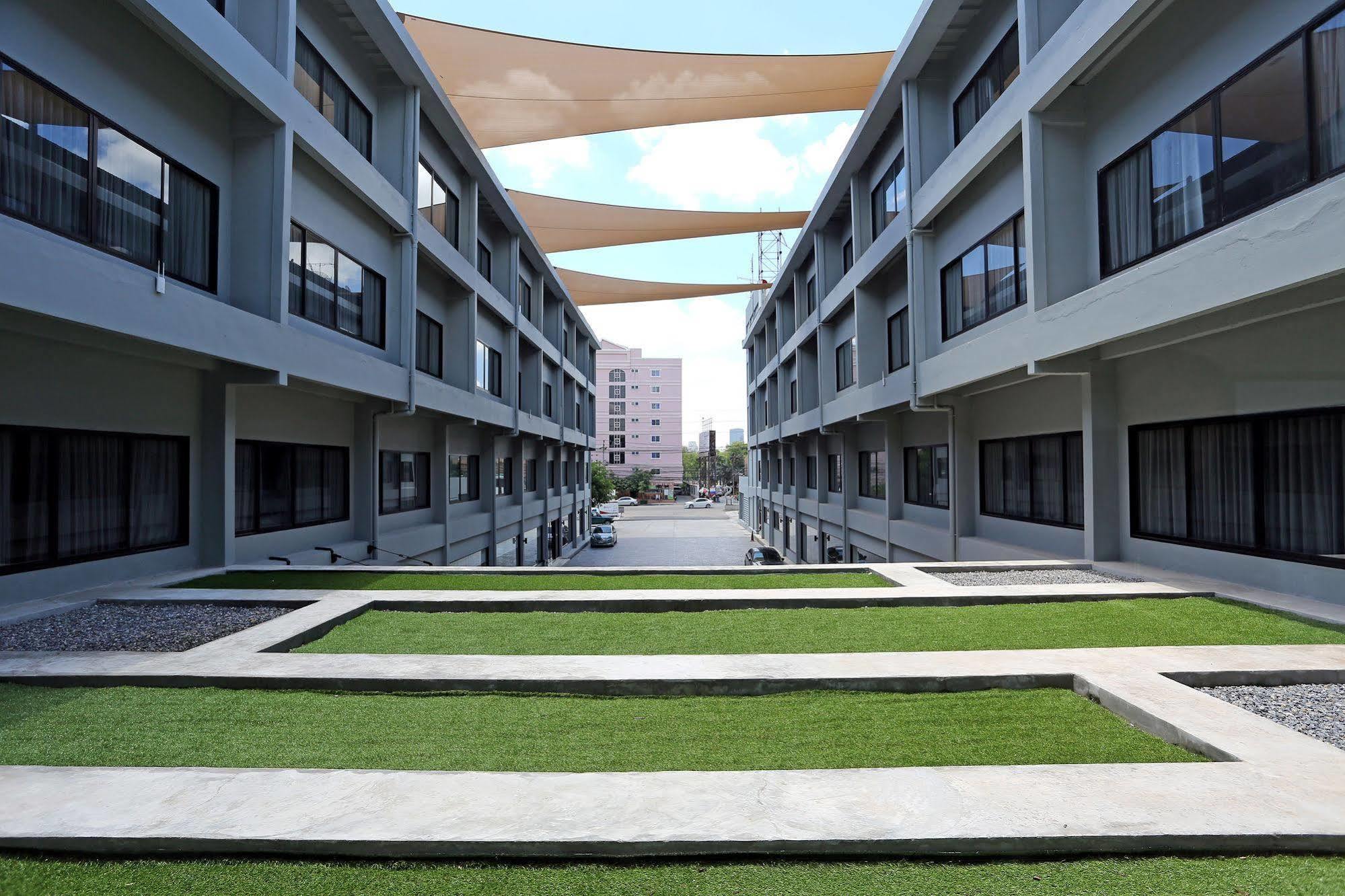 S Ratchada Leisure Hotel - Sha Plus Banguecoque Exterior foto The University of the Sunshine Coast's Si-Chang Campus