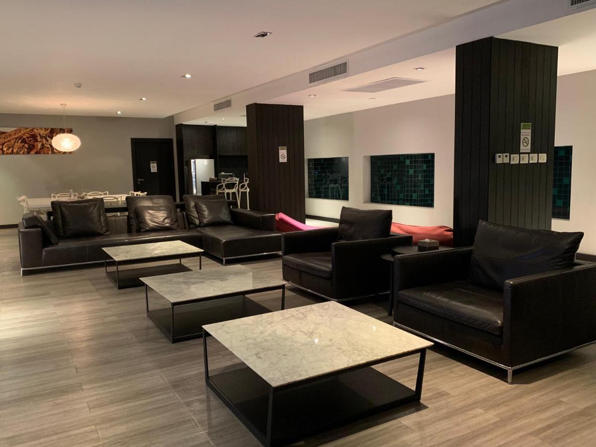 S Ratchada Leisure Hotel - Sha Plus Banguecoque Exterior foto The lounge at KLIA